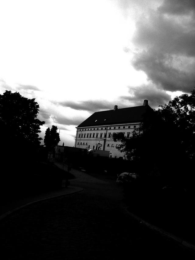 ciemno.