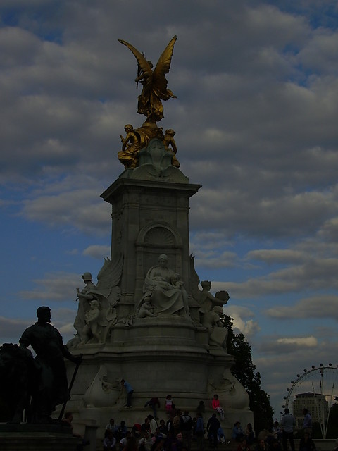 Victoria Memorial... =)