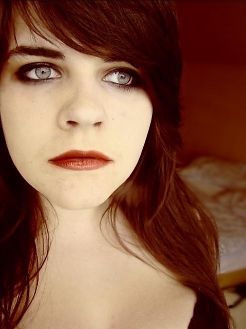 sorrowful red kiss...