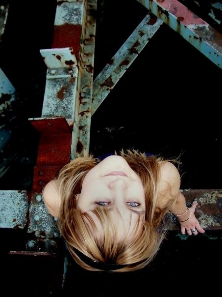 the.girl.on.the.bridge.