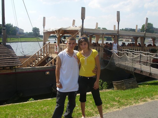 Razem:***