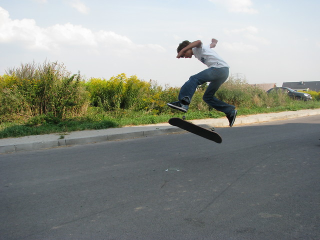 Varial Kickflip