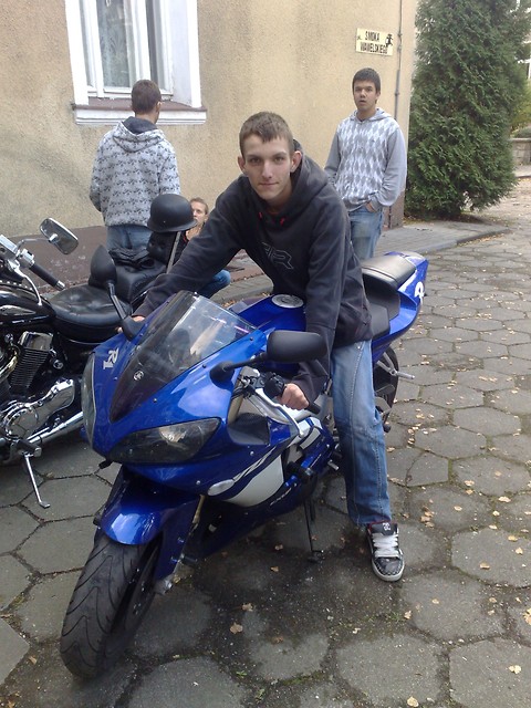 YAMAHA R1 