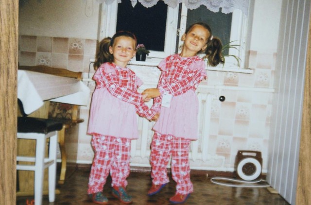 Sweet sisters. ;)