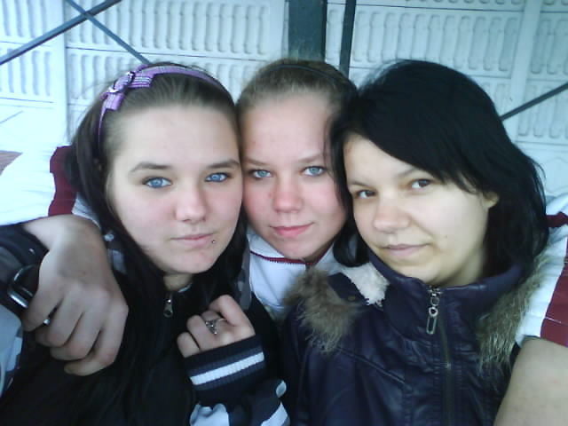 Z nimi;*