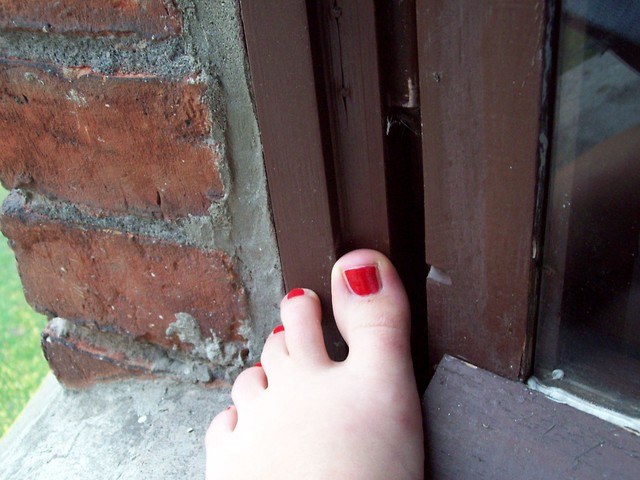 toes. ^