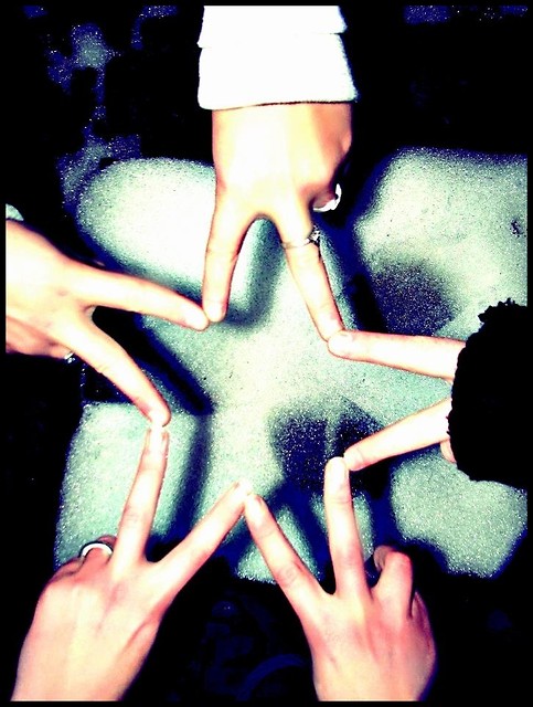 Gwiazdy ; ]