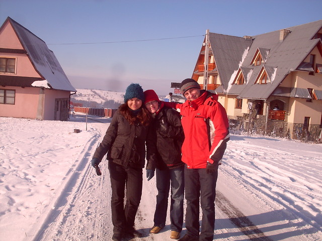 na tle zamglonych Tatr...