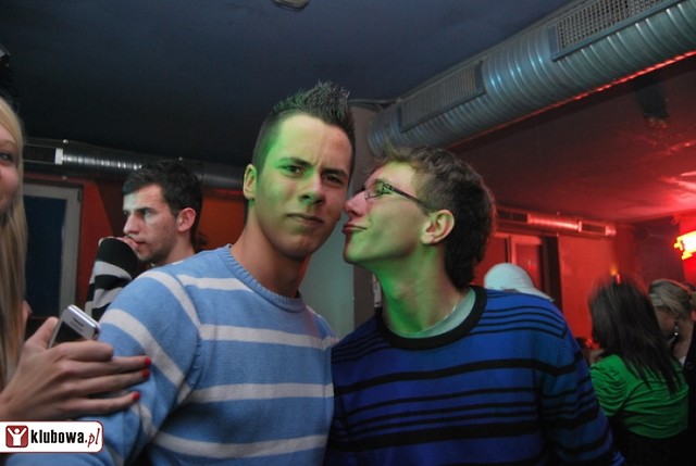 Grawitacja ; d