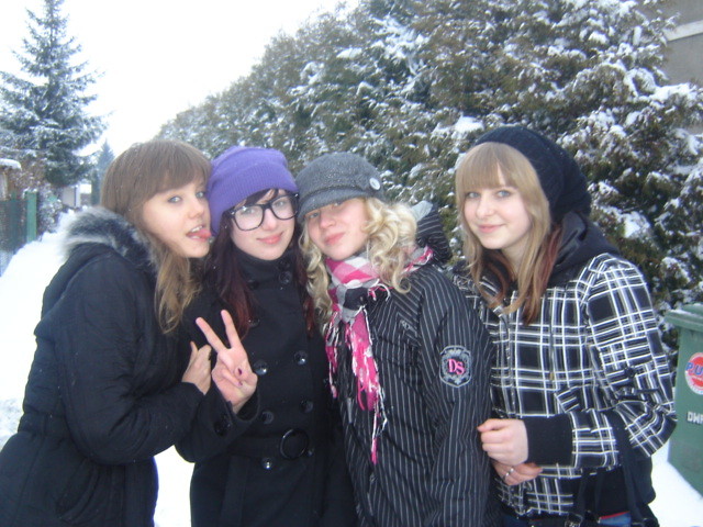 Z DzieWczyNkami:**