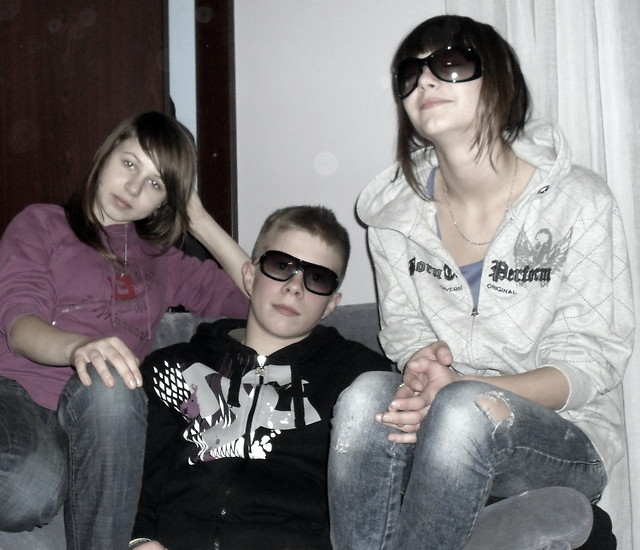 Z nimi ;***