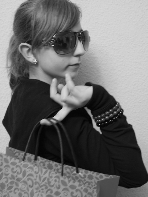 BUu. ;*