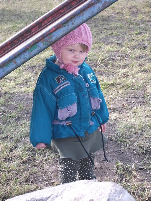 Maja ; >