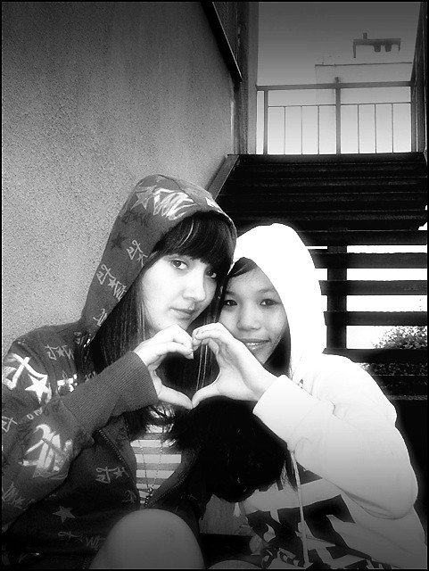 Ona < 3