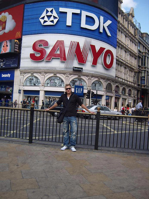 LONDON jo.: