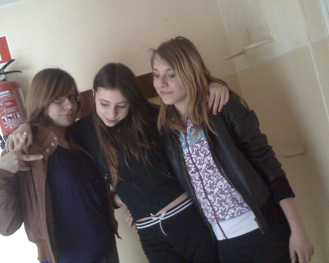 Z nimi ;**