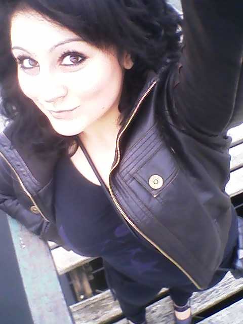 pensif yeux noirs