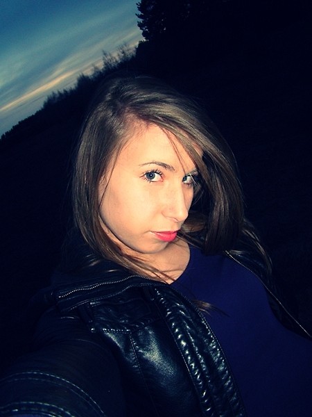 byo  ;< a jest ;***
