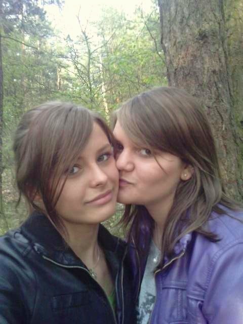 Kiss:*