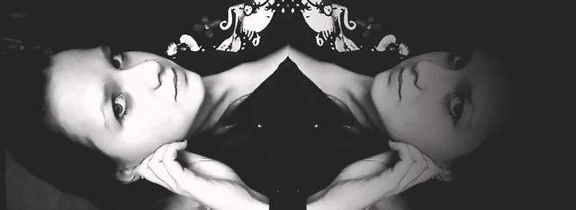 M o n i a < 3