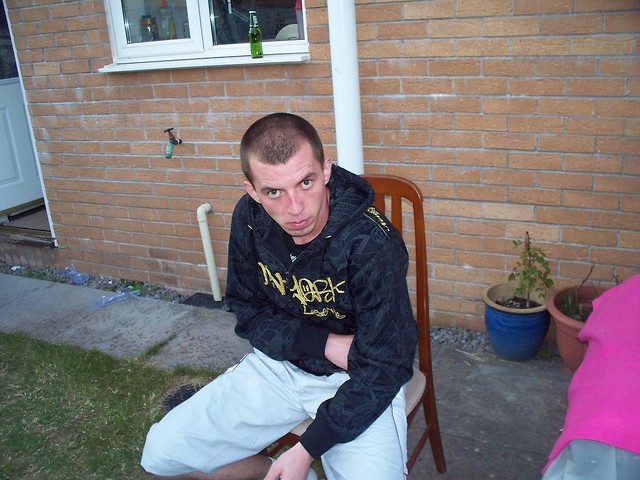 oczy szeroko zamknite