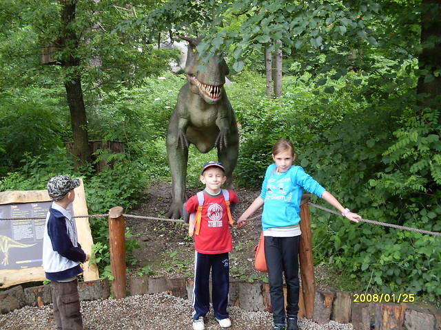 W tle dinozaura
