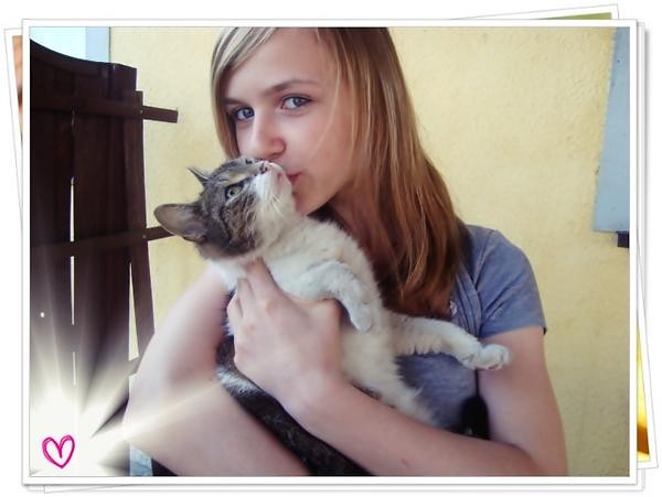z kociaczkiem. < 33