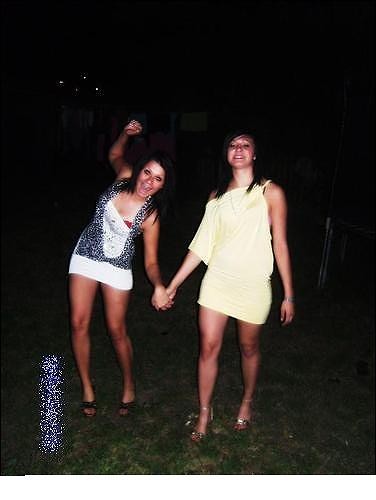 po melanu . ; >