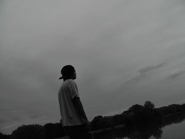 I'm looking up on the sky .