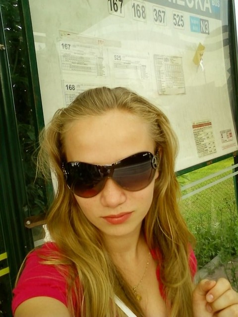 wakacje w oczekiwaniu na autobuu