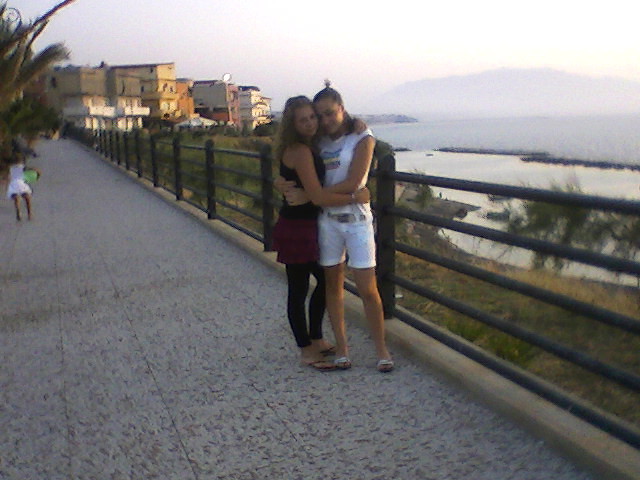 con kuruzza miaa =)