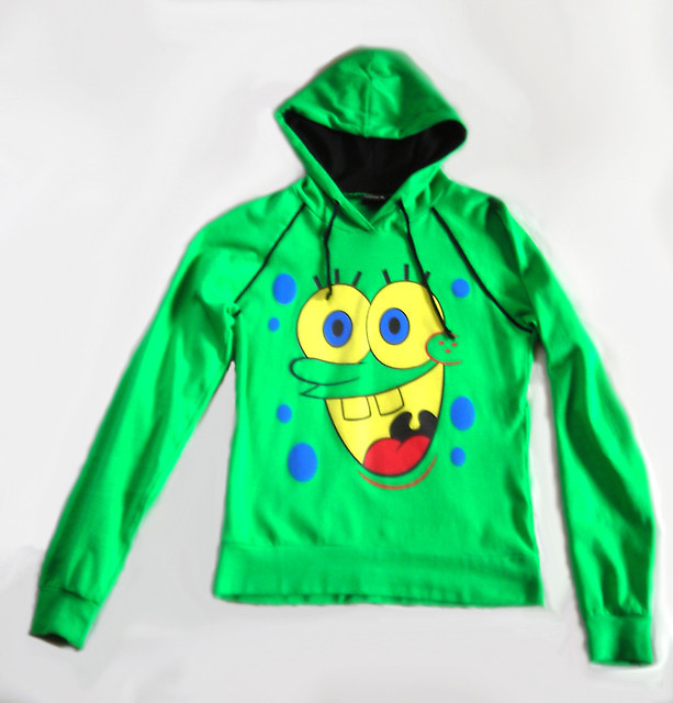Zielona bluza ze Spongebob'em.