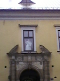 W Krakowie;]]