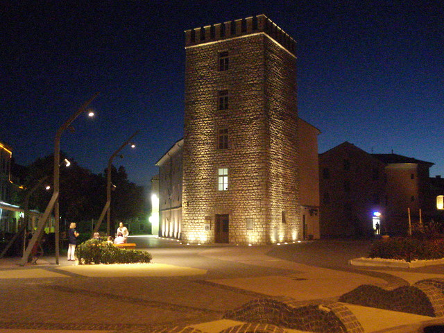 Novi Vinodolski Rynek wieczorem