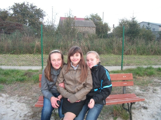 Z nimi < 33 