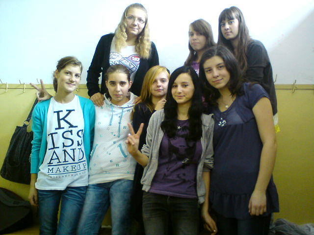 Z dziewczynami < 33