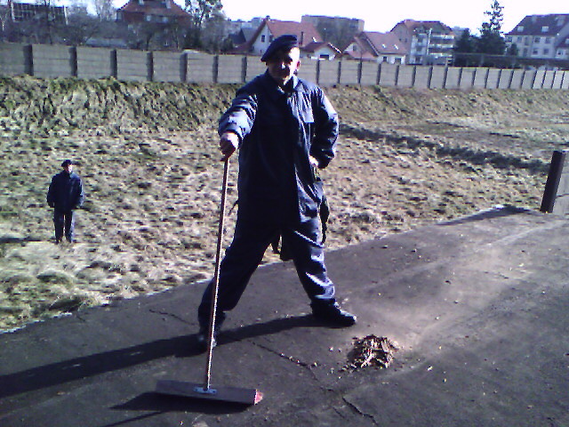Burdel odpracowywuje swoje winy!