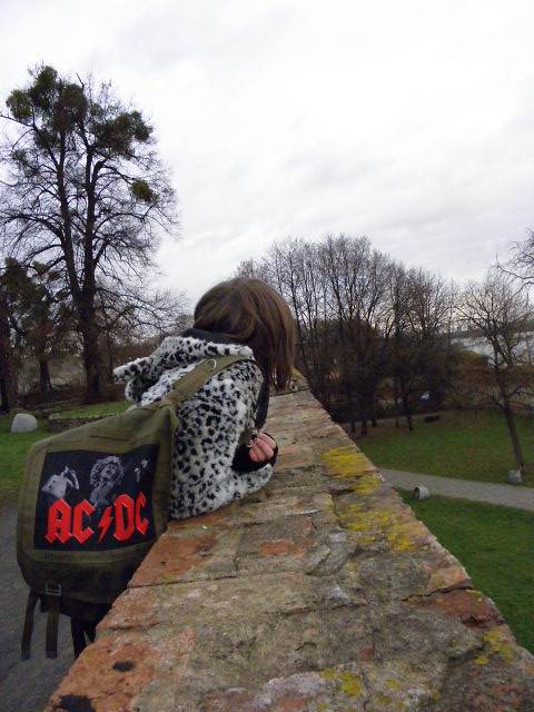 Hito ; ** 