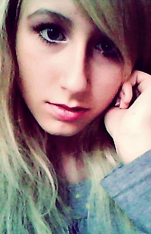 chujowo.