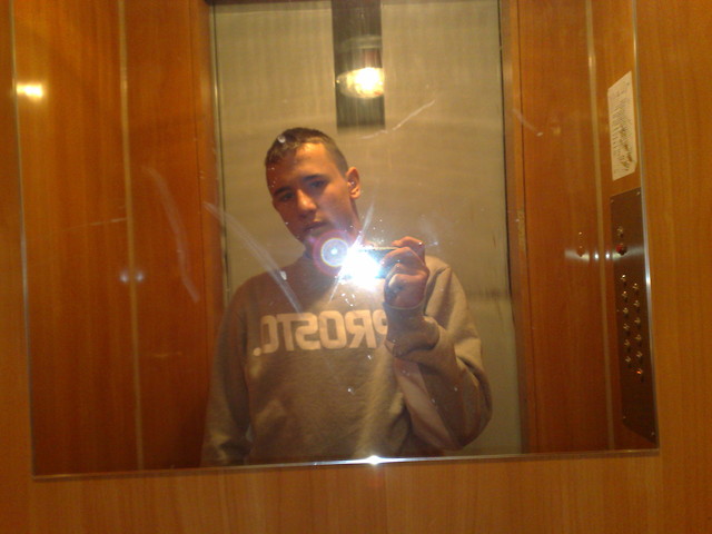 W nowej bluzie ; d