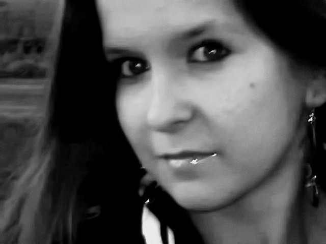 czarnoo- biaee ;*