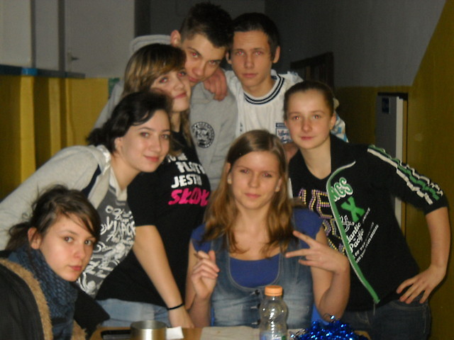 z nimi :**