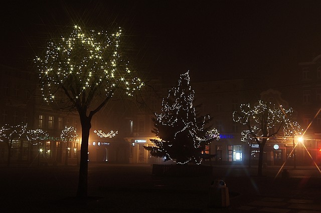 Leszno, rynek w mgle.