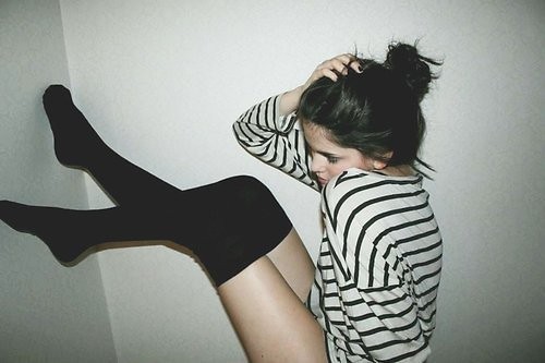 jo ; >