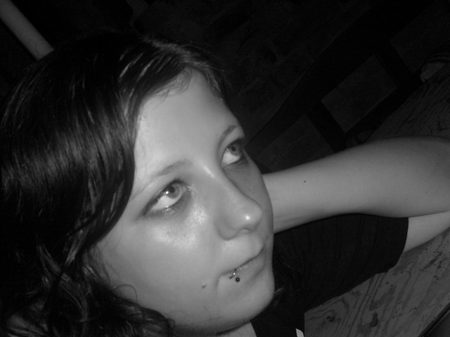 dziwnie.