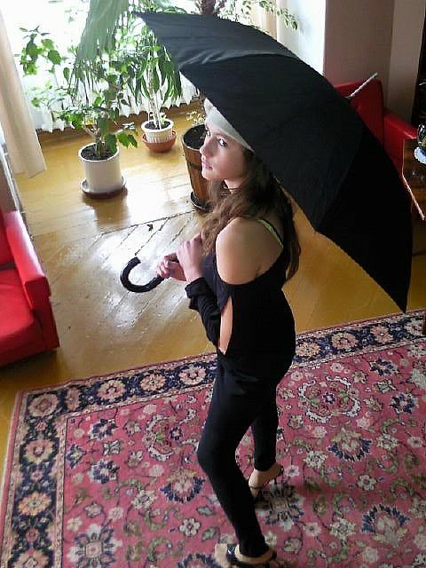 Cigle pada... xD Umbrella...