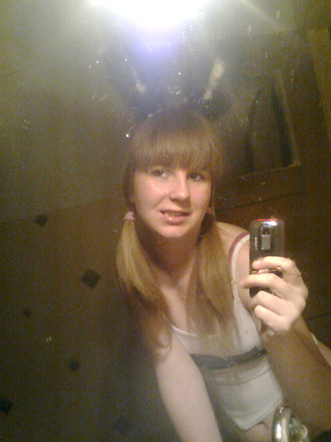 Smail;]