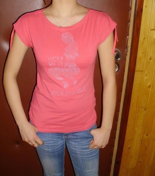 11. Morelowa bluzka.