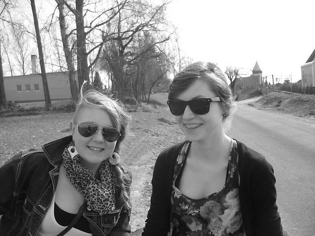 z Ola  ; *