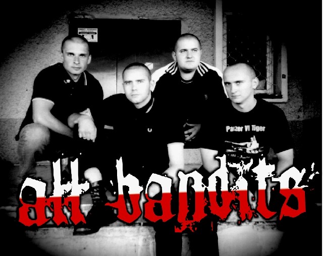 Skinheads! Oi! Oi! Oi!